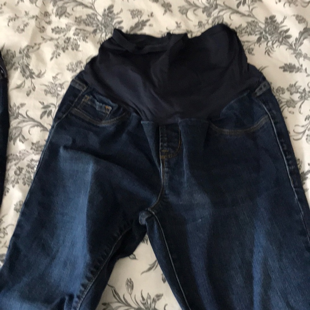 Old Navy Maternity Jeans bundle (qty 2), 6 short